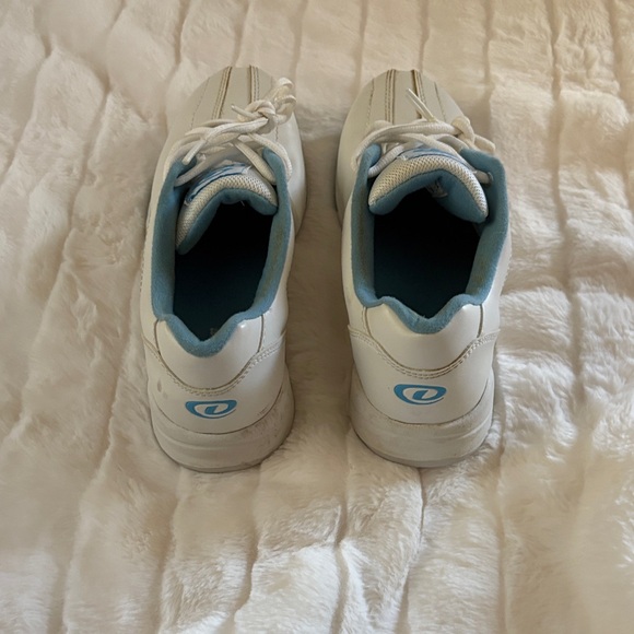 Women’s 8.5 White and Blue Bowling Shoes - Picture 1 of 5